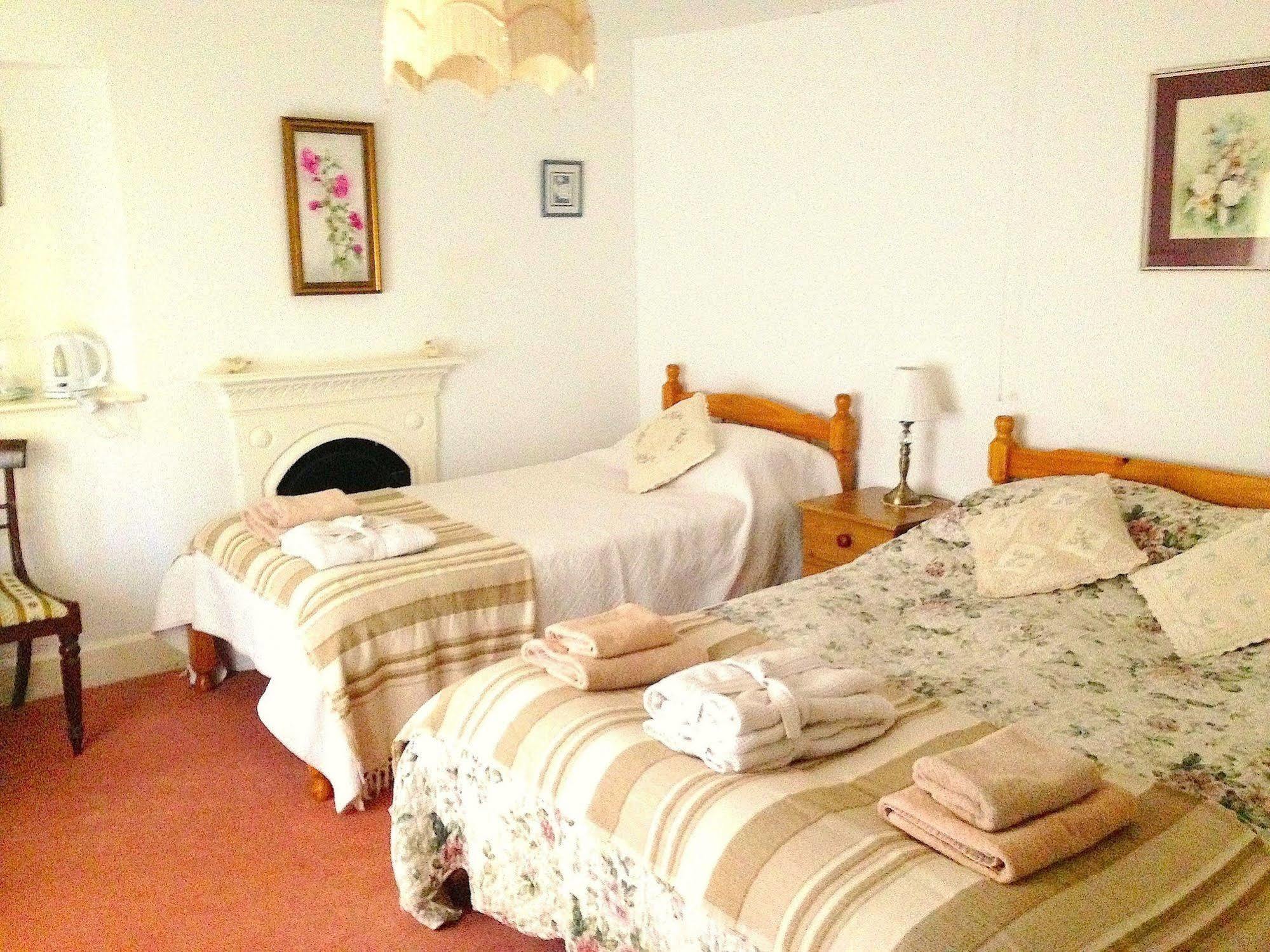 Bed and Breakfast Exmoor Owl & Hawk Centre à Bossington Extérieur photo